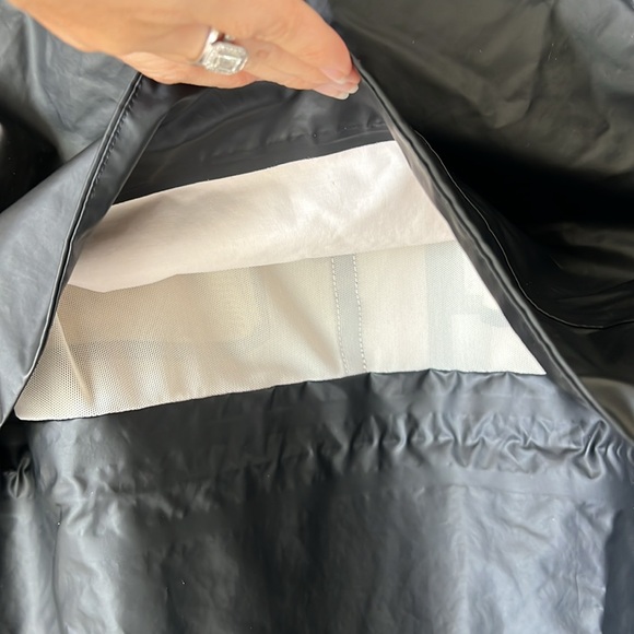 Lululemon into the drizzle black raincoat - Picture 13 of 16